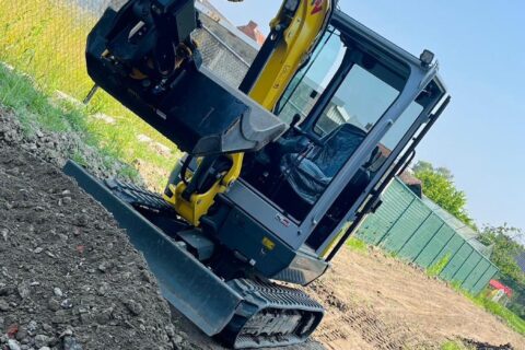 Compacte kraan voor tuinwerken in Heers