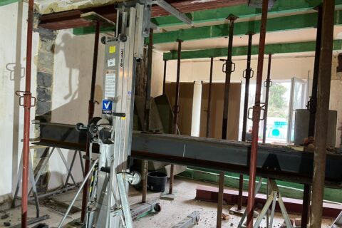 Renovatiewerken aan woning met binnen- en buitenafwerking in Limburg